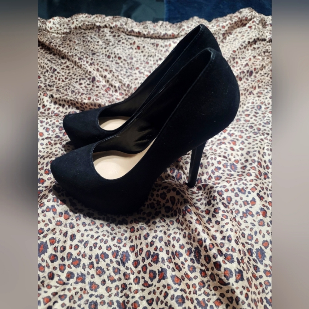Women Black Heels - Size 8 Never Warn no box